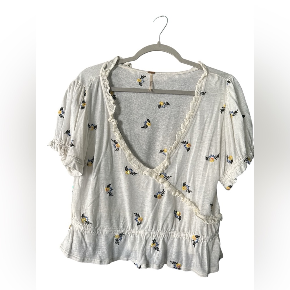 Free people Floral Ruffle Trim crop Blouse size large